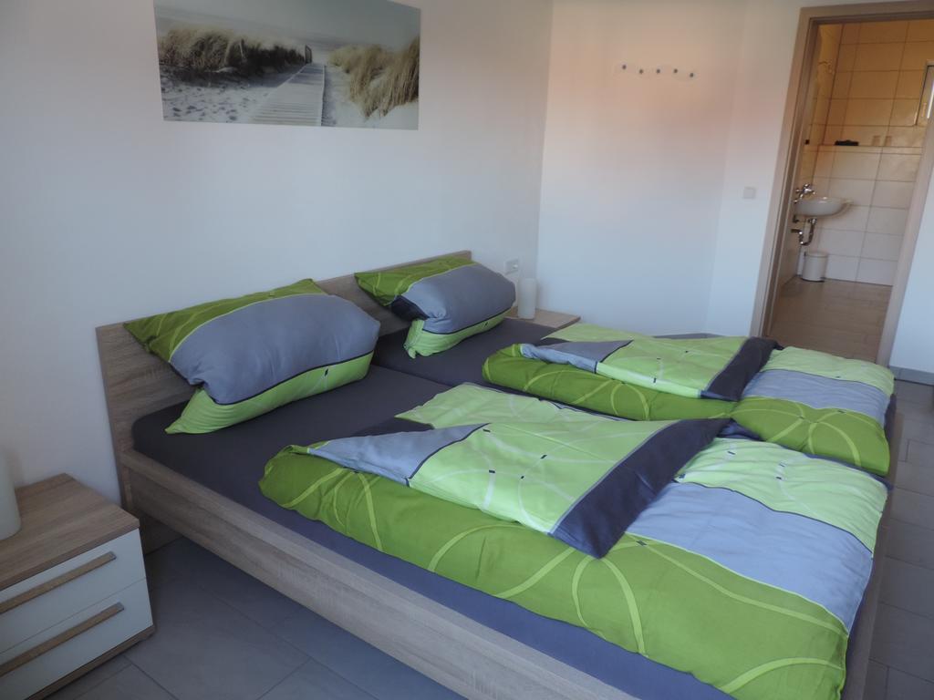 Pension Am Kirchberg Wehringen Habitación foto