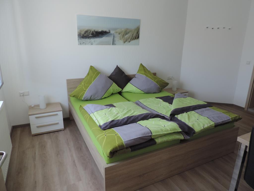 Pension Am Kirchberg Wehringen Habitación foto